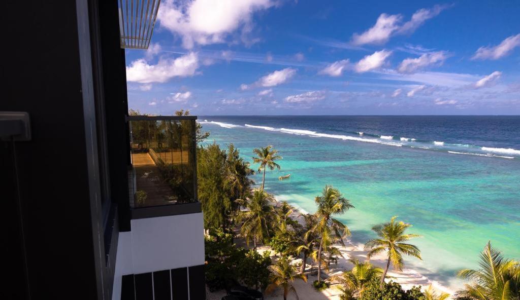 Beach Albatross Hotel & Residence Hulhumale Exterior photo